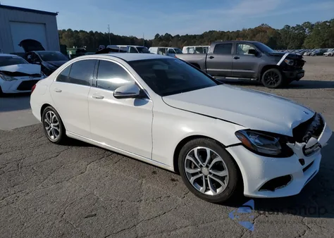 2016 Mercedes-Benz C 300 из США, поврежденный, VIN 55SWF4JB5GU177329